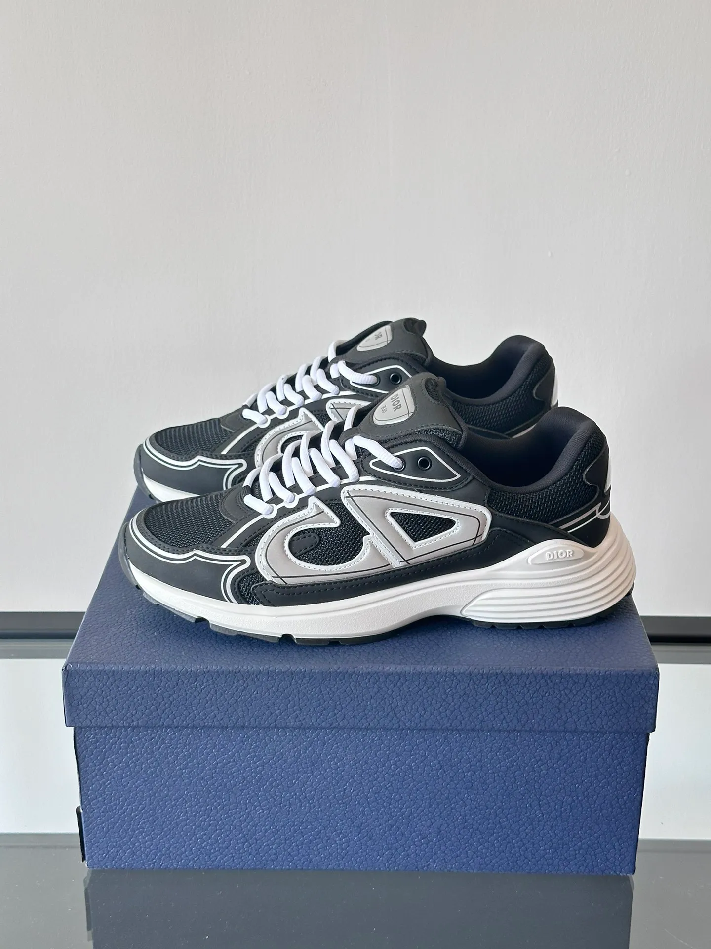 Men's Men's Shoes 💰p440 "Dio*" Dior B30 series sports shoes, multi-color mesh fabric and multi-color technical fabrics, this season's new B30 low-top sports shoes are one of the flagship styles of the series. Crafted from multicolor mesh and technical fabrics, it's finished with a reflective "CD30" graphic and silver-toned "DIOR B30" and "CD30" logos on the heel and tongue. An extra-light, sculpted rubber sole with signature accents adds style, while internal stretch details create ideal comfort. It can be matched with various casual styles to show a fashionable and modern sports style. Size: 38-44 (45-46 customized)